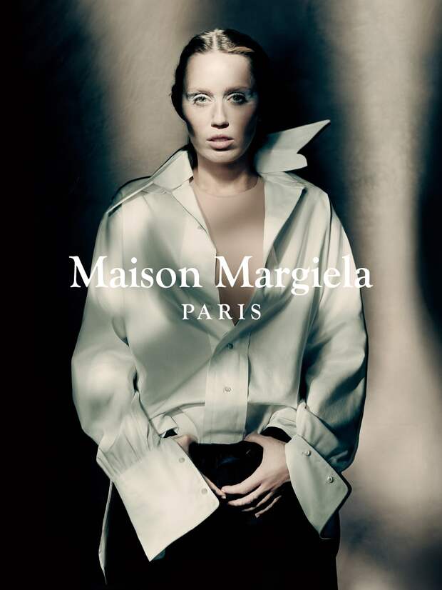 Майли Сайрус стала лицом бренда Maison Margiela Майли Сайрус стала лицом бренда Maison Margiela