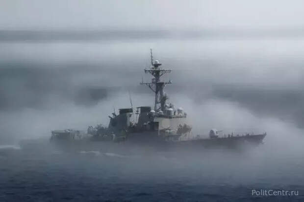 Эсминец USS Higgins остался без электричества и хода: в ВМС США загорелся ещё один боевой корабль