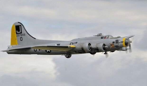 Самолет Boeing B-17.