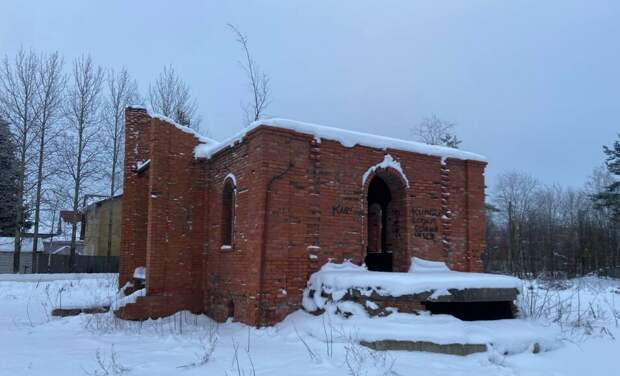 Под Петербургом продают 24 "сотки" с "недостром" под ИЖС