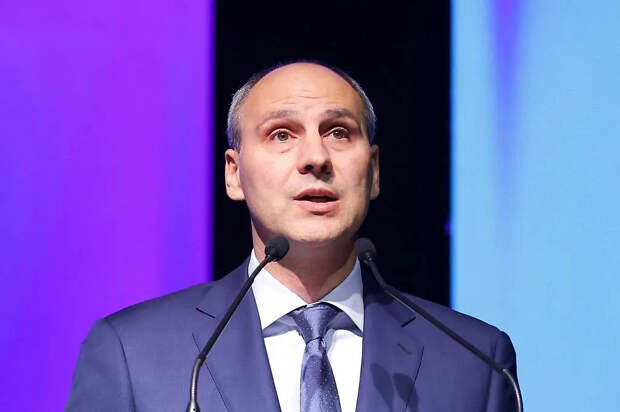 Паслер поручил оказать юрпомощь пытавшемуся прорваться к нему мужчине
