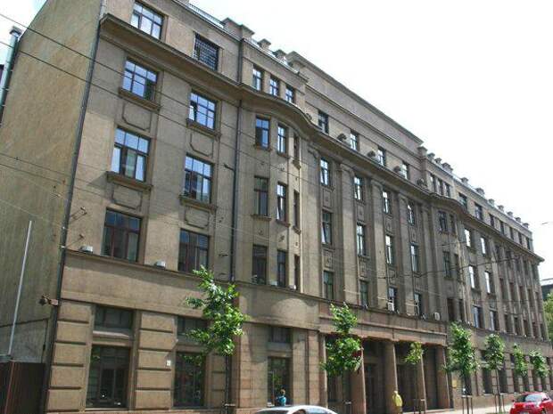 Латвия укрепила здание Минобороны на случай вторжения России Латвия готова к бою за здание Минобороны, если Россия нападёт