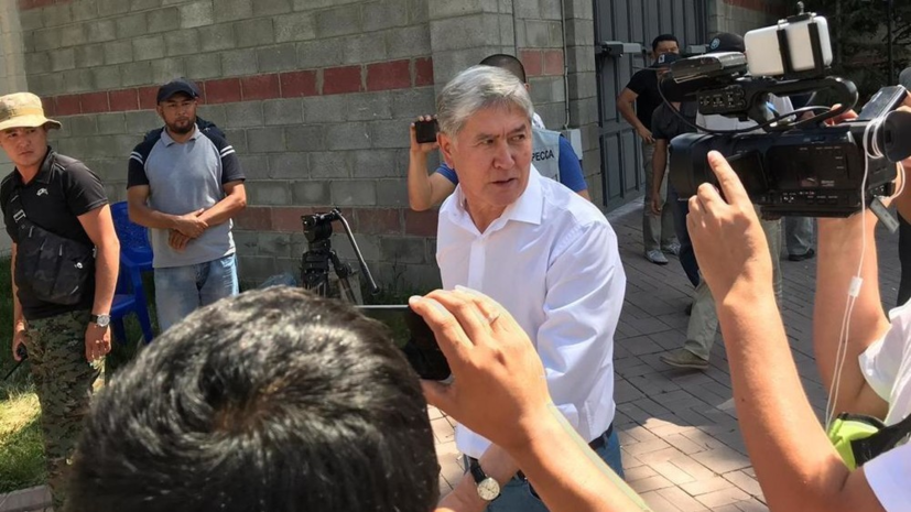 Советник Атамбаева отрицает сообщения о задержании экс-президента