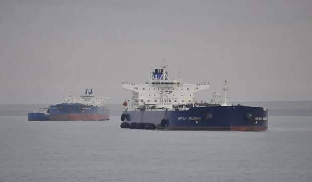 Второй российский танкер встал под погрузку нефти для Кубы