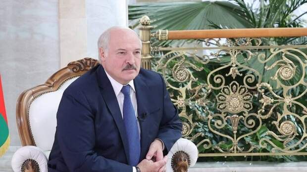 Лукашенко: Зеленского склоняют к нужным решениям