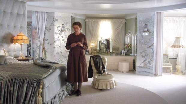 Американский гламур и британское ар-деко в фильме «Мисс Петтигрю» (2008).