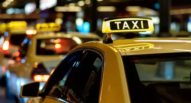 Названы самые распространенные нарушения ПДД водителями такси
