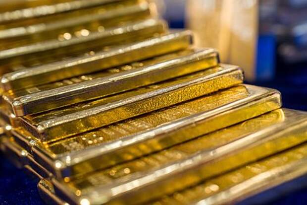 Россиянам запретили вывозить золотые слитки весом более 100 г — с 1 мая