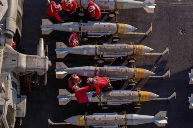 США за сутки перебросили в Израиль более 6 тыс. тонн боеприпасов и технику