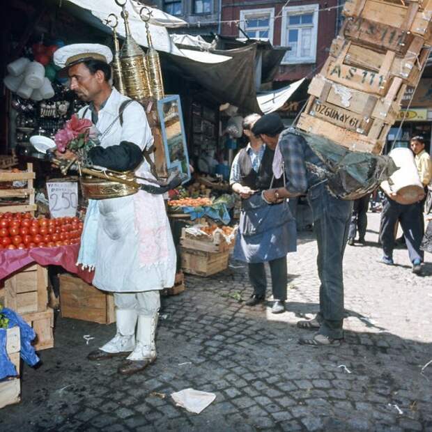 Стамбул — город красок: цветные снимки уличной жизни 70-х годов