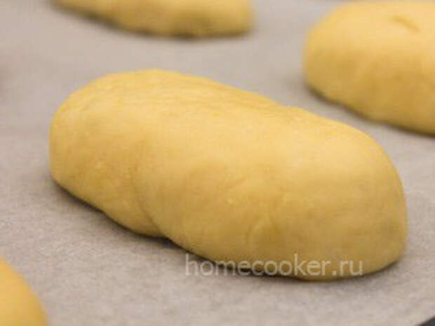 Vykladyvaem pirozhki na protiven 300x225 Дрожжевые пирожки