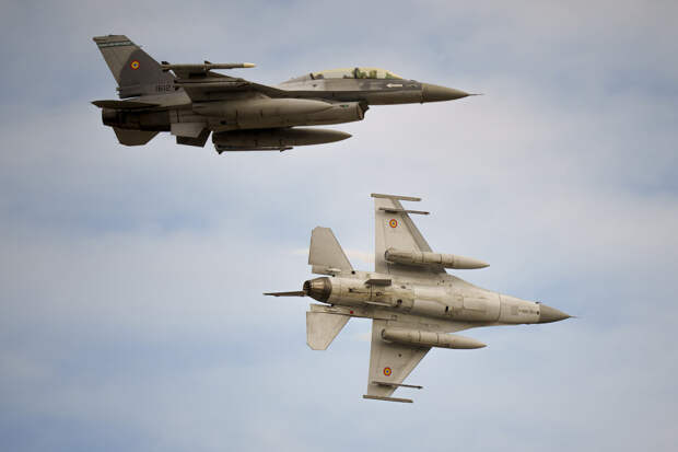 The Standard: Украина получит первые самолеты F-16 до июля 2024 года