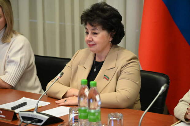 Лилия Маврина: Дәүләт хезмәткәрләренең эше гражданнарга ярдәм итүгә юнәлдерелергә тиеш