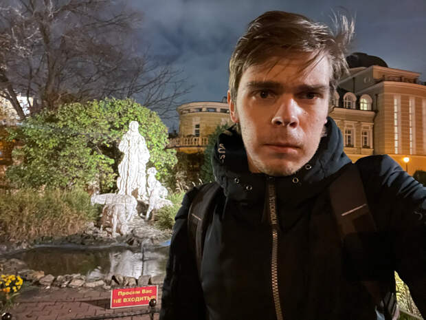 Фронтальная камера. Увеличенный угол обзора. Фото © LIFE / Денис Марков