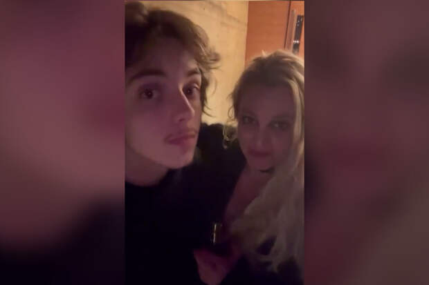 Журналист Шутер: сын Спирс обманул певицу насчет совместного выступления