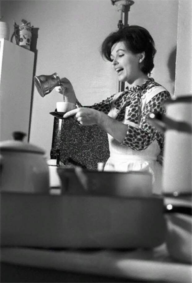 Советская актриса театра и кино Наталья Фатеева в домашней обстановке.1964 год. актрисы, кино, фото