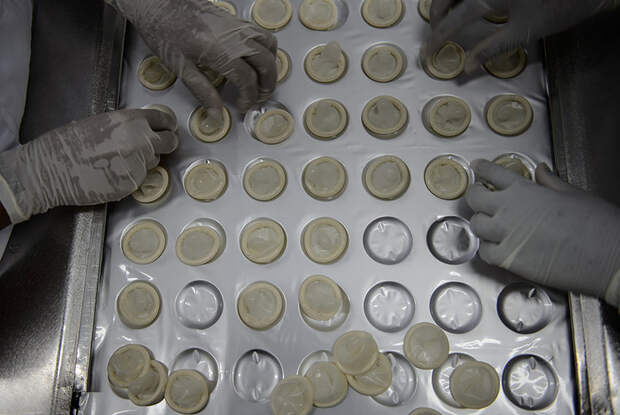 Амазонская фабрика любви: Фоторепортаж из единственного в мире этичного производства презервативов