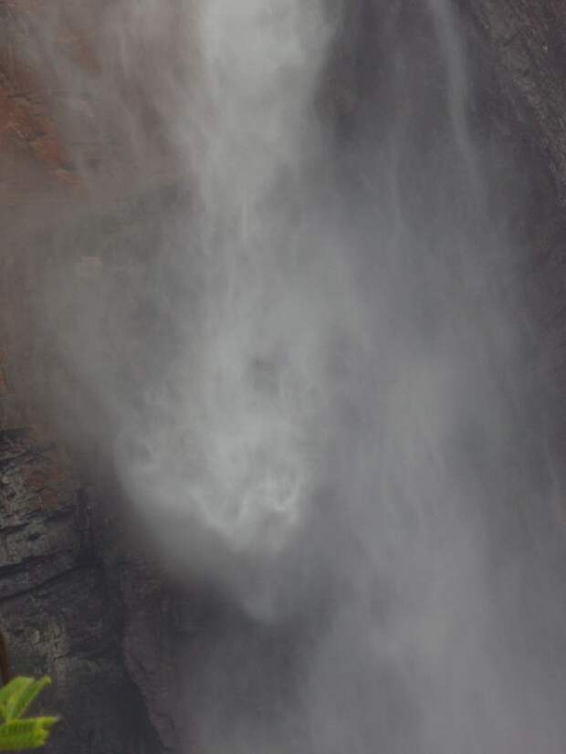 Анхель (исп. Salto Angel) — самый высокий в мире водопад