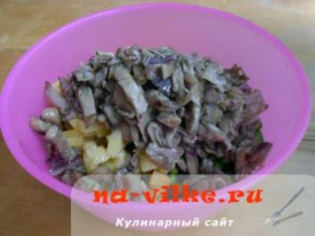 Салат со свеклой и вешенками