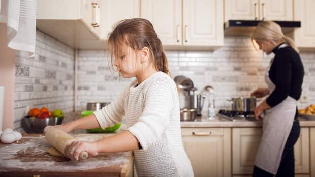 Почему ребенок берет на себя роль взрослого и как это предотвратить