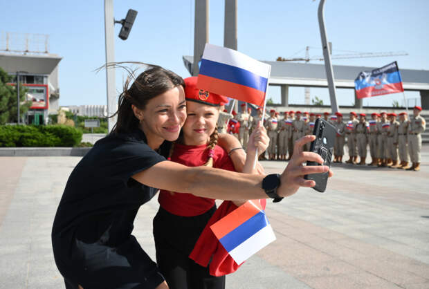 https://dzen.ru/media/kaleidoscopelive/referendumy-v-dnr-i-lnr-proidut-odnovremenno-2327-sentiabria-6329b5058b8b366824c6db8e