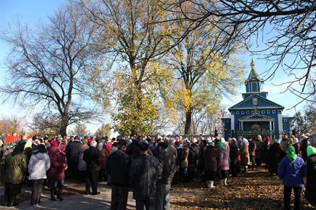 Верующие Черкасской епархии не позволили захватить храм