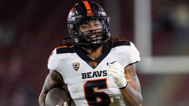 Oregon State running back Damien Martinez
