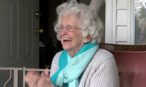 Бабушка каждый день провожала детей до школы, и когда ей понадобилась помощь, они отплатили тем же