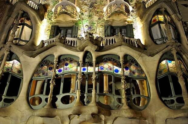 Casa Batllo. Фасад дома.
