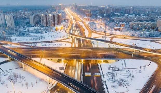 Светофоры на 14 магистралях Москвы синхронизируют для комфортного проезда ночью