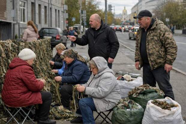 Скандал в Удмуртии ударил по фронту — волонтёров выставили на улицу вместе с маскировкой