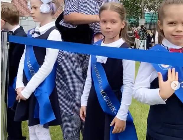 Настя Харламова на первой линейке