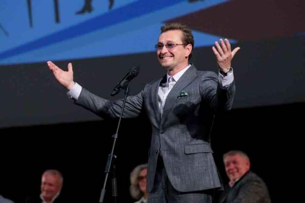 Безруков и Певцов могут заменить Богомолова на посту ректора Школы-студии МХАТ