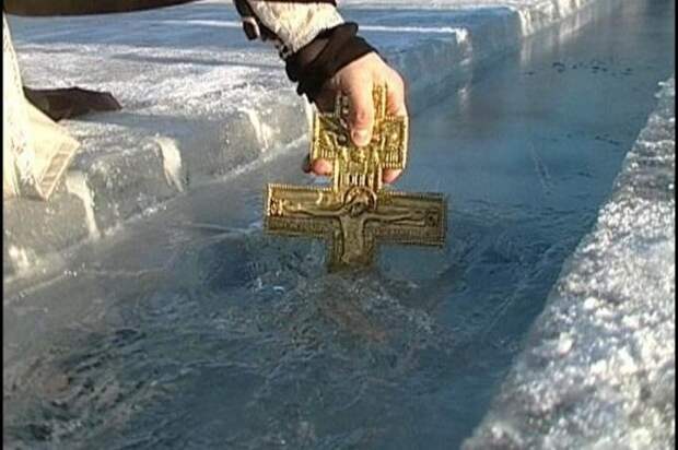 Живая вода. В чем феномен крещенской воды