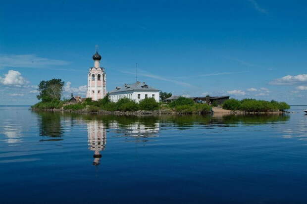 Чудеса русской архитектуры: каменный собор, построенный на крохотном острове