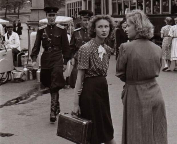 Москва. Уличная сцена, 1954. Фото Анри Картье-Брессона | Фото: bs-klub.ru Москва. Уличная сцена, 1954. Фото Анри Картье-Брессона | Фото: bs-klub.ru