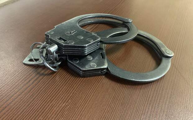 В Клепиковском районе мужчину задержали за кражу секций ограждения сквера