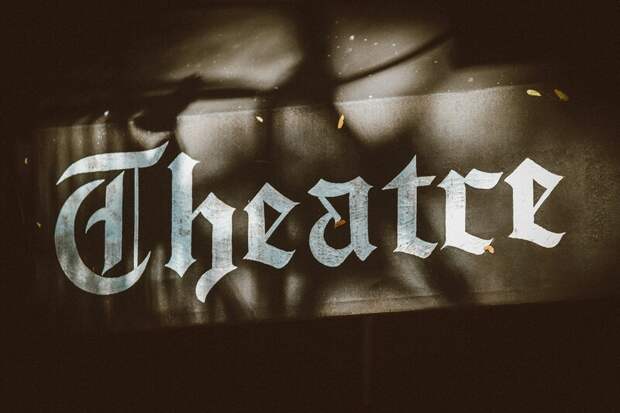 Путин поручил решить проблему с наследниками авторов для театральных постановок