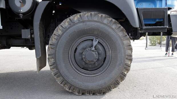 Более 1500 российских дальнобойщиков застряли на границе Ирана и Азербайджана