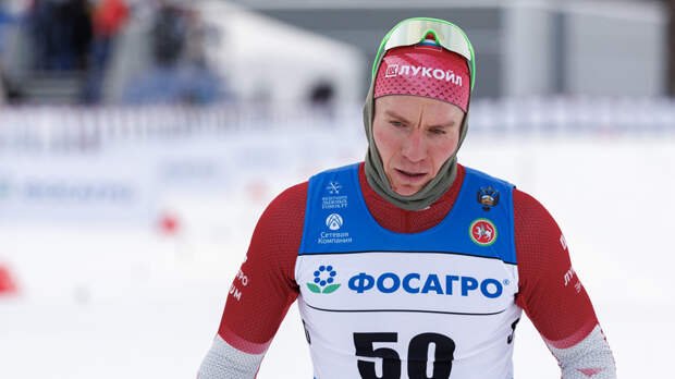 Большунов не сумел выйти в финал спринта на этапе Кубка России в Казани