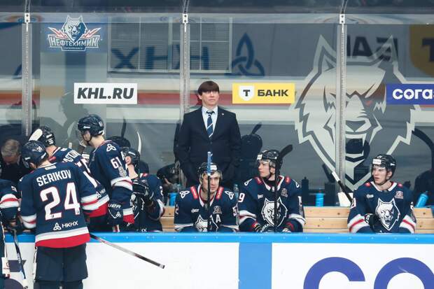 Игорь Гришин продлил контракт с «Нефтехимиком» на два года