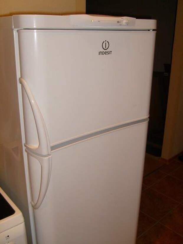 Вот такой холодильник я купил в 2004 году