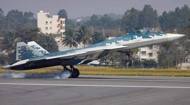 Тяжеловес и координатор: предлагается два варианта истребителя Су-57 ВВС Индии