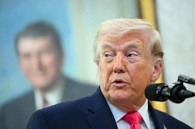 Bloomberg: инвесторы застряли в криптопроекте семьи Трампа