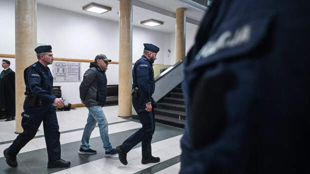 Владимир Журавлев, подозреваемый в теракте на Северном потоке, в Варшавском суде - РИА Новости, 1920, 17.10.2025