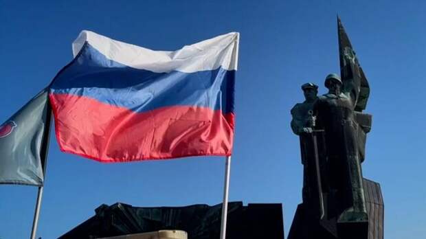 Европейским странам стоит возобновить отношения с РФ – профессор Сакс