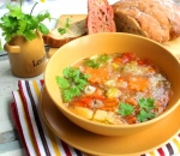 Овощной, летний  супчик с томасно-чесночными  гренками