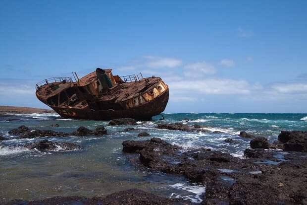 Кораблекрушение у берегов Сантьяго выброшенные, жизнь, катастрофа, корабли, красота, невероятное