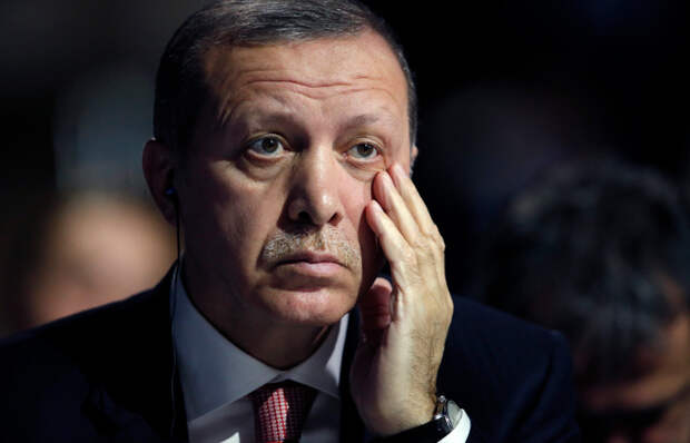 Загнавший турецкую армию в тупик Эрдоган срочно едет к Путину за советом