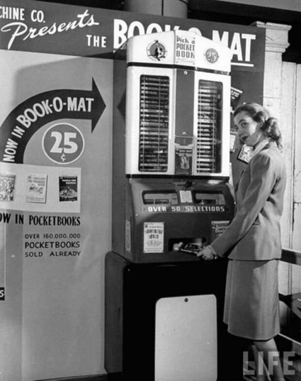Книжный автомат по 25 центов за книгу. 50-е, СССР, автомат, автомат газировкой, автомат для газировки, продажа, торговля